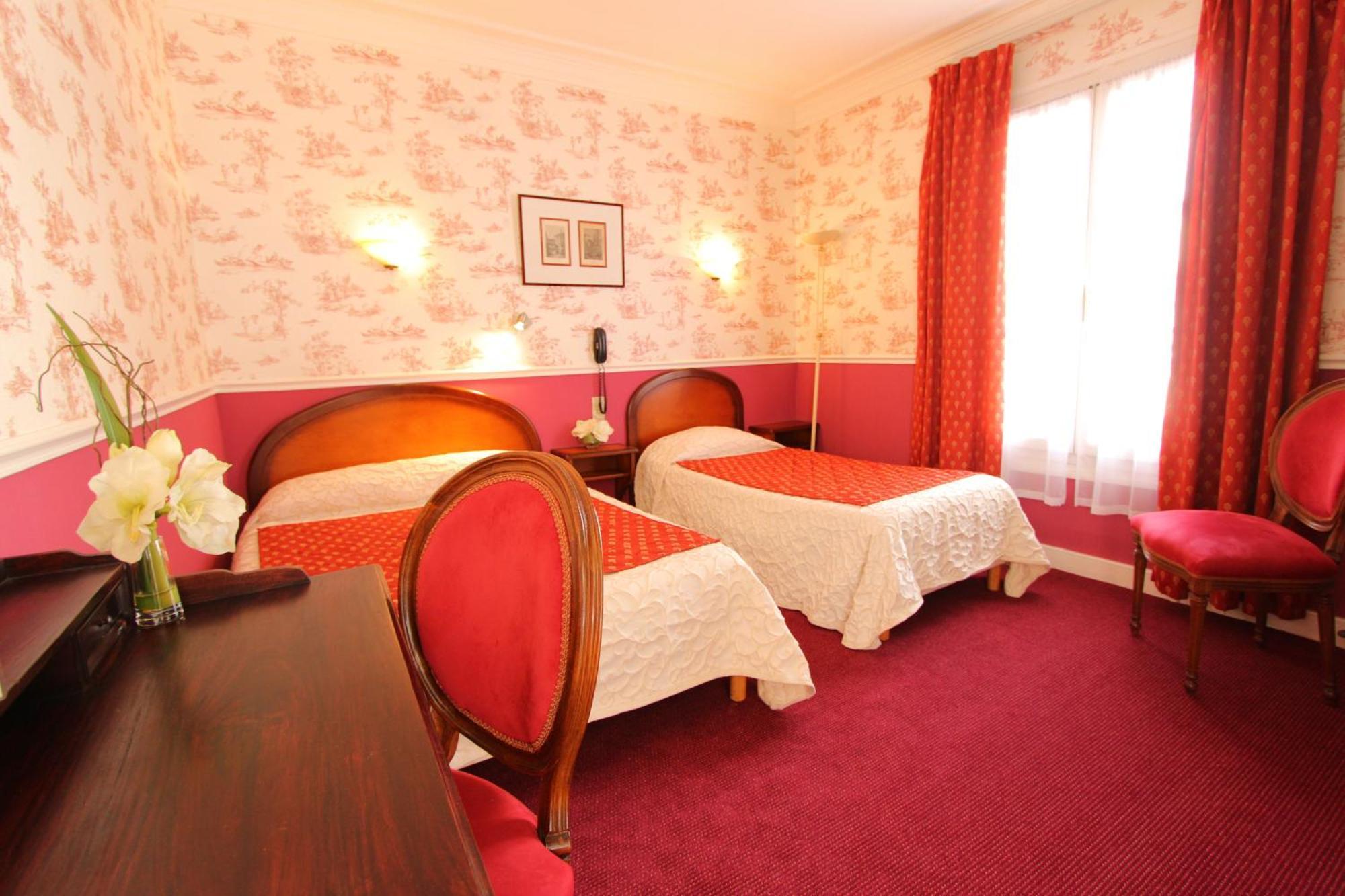 Chopin Hotel 2*