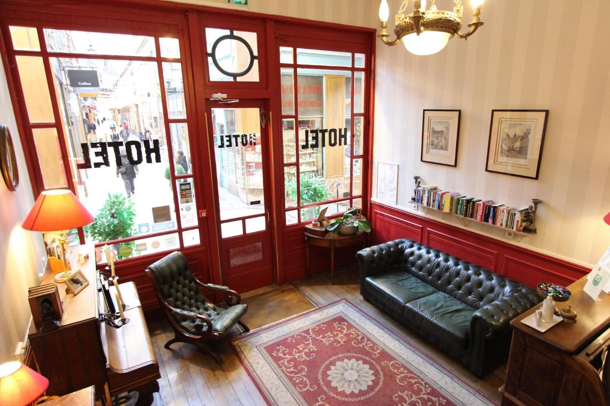 Chopin Hotel 2*