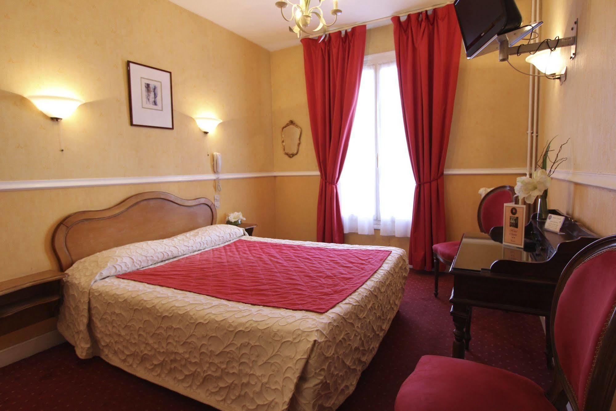 Hotel Chopin 2*